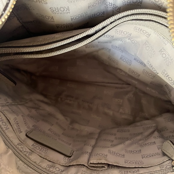 Michael Kors leather gray shoulder bag - Picture 4 of 4